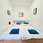 A Comfy Apartment In Smichov - Andel