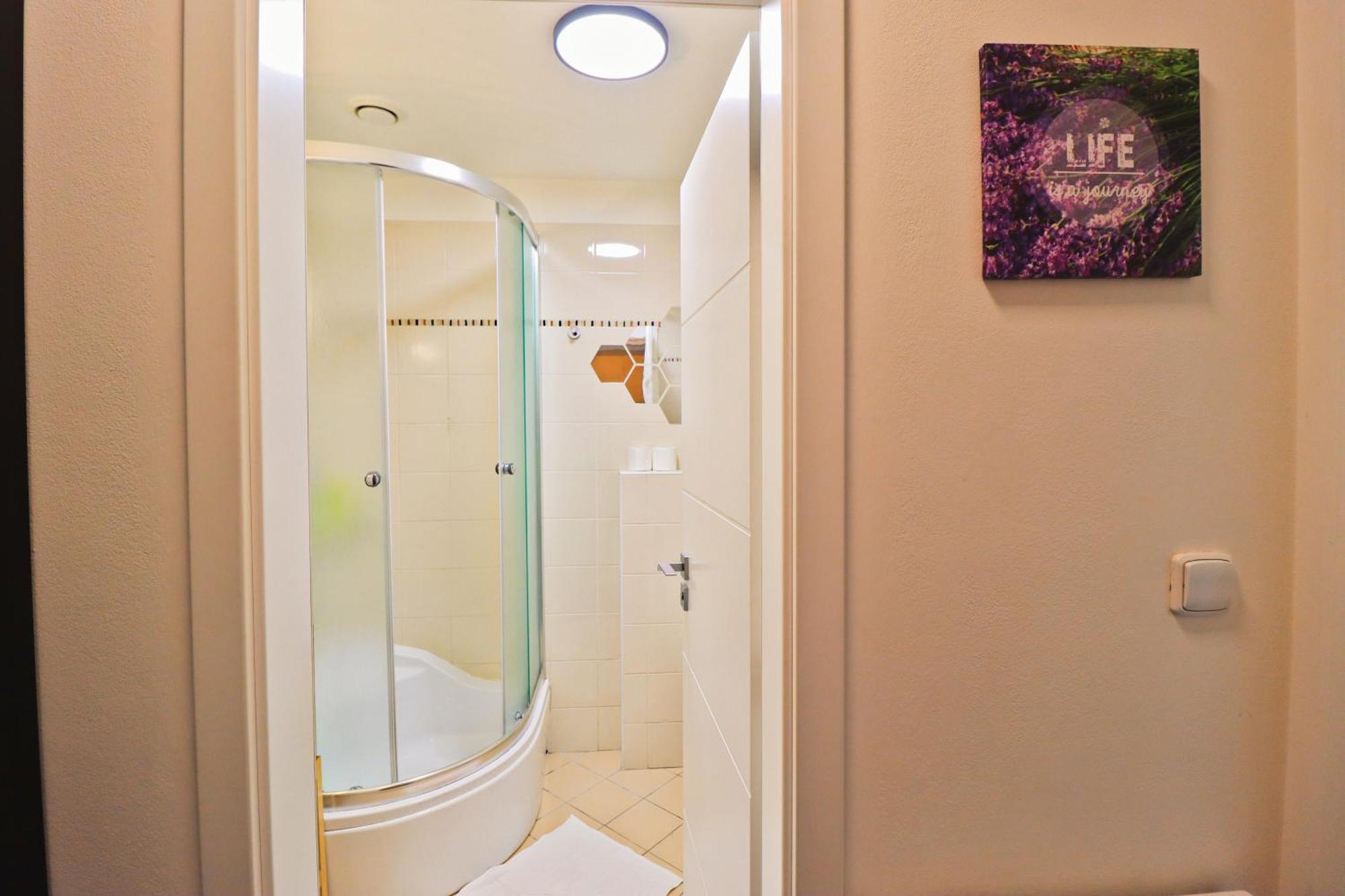 Apartment A Comfy In Smichov - Andel *