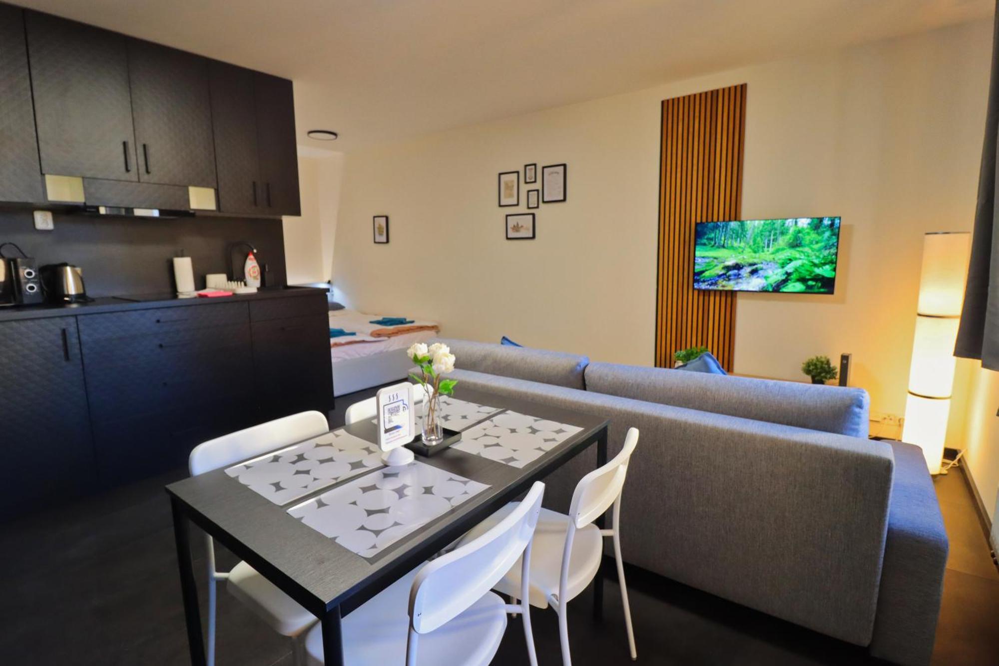 Apartment A Comfy In Smichov - Andel *